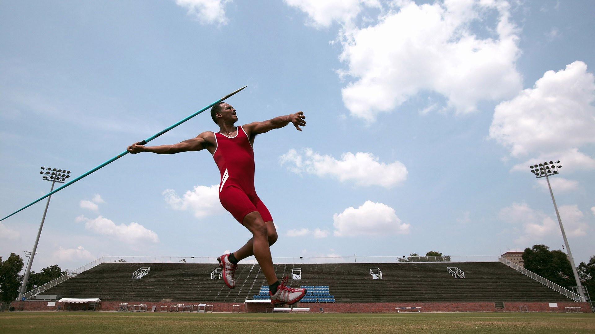 Ning在巴塞罗那比赛中挺进下一轮，回归赛场引发热议！